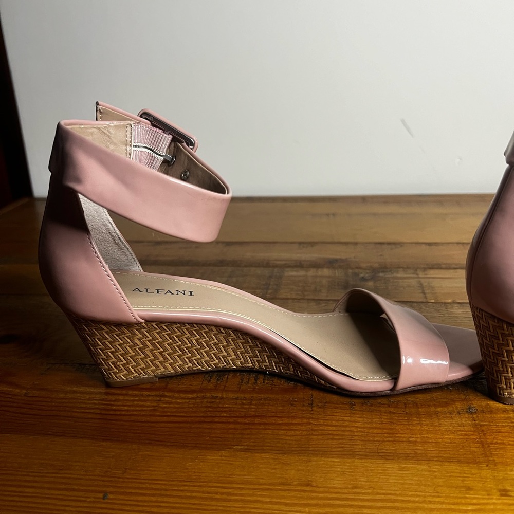 Alfani Wedge - Picture 7 of 8